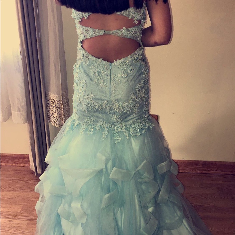 Prom dress!! - Picture 6 of 8